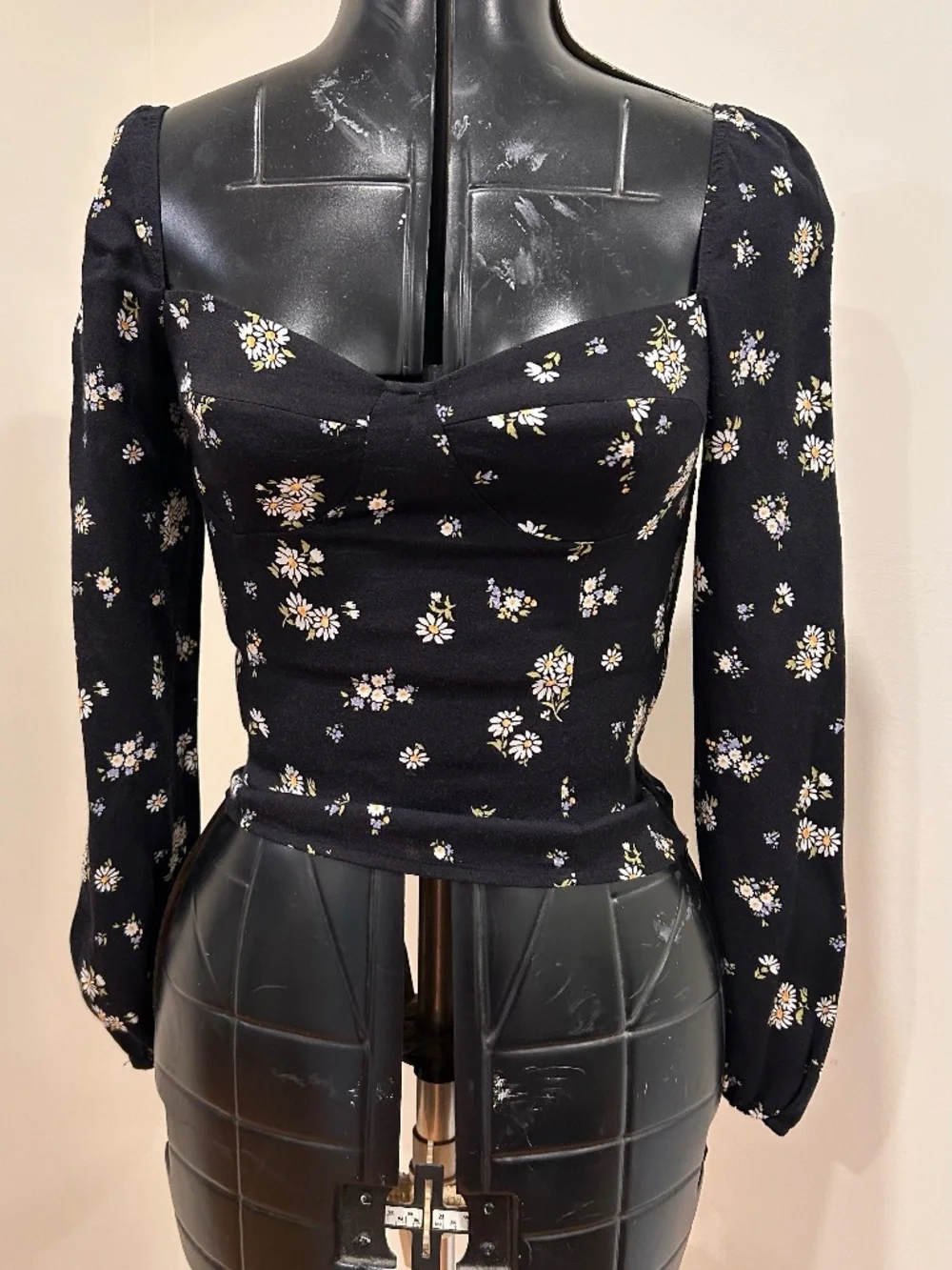 Reformation Daisy Black Floral Sweetheart Long Sleeve Top Size 2